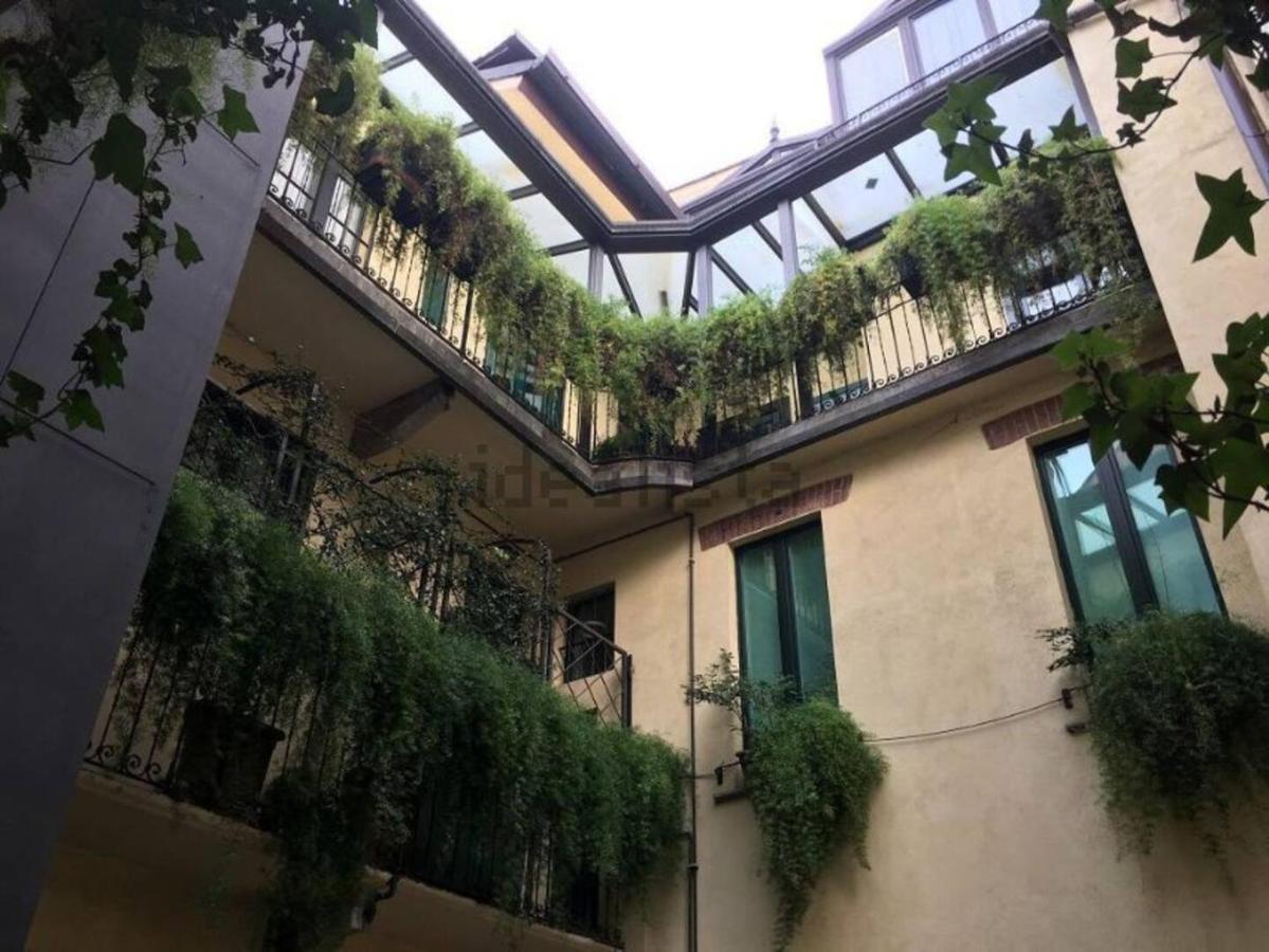 Hl Luxury Duomo Apartment - Via Torino, Montenapoleone ميلان المظهر الخارجي الصورة